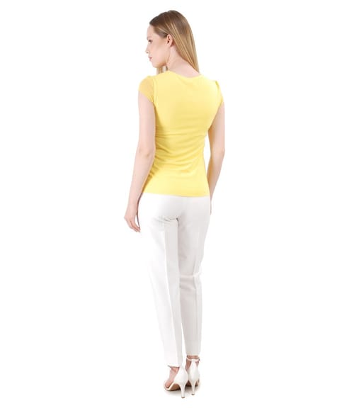 Tinuta eleganta cu pantaloni din viscoza si tricou din jerse uni