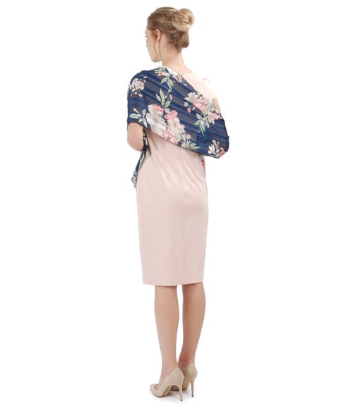 Tinuta de ocazie cu rochie midi din jerse elastic si esarfa din voal imprimat