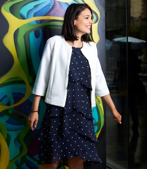 Tinuta eleganta cu rochie din voal cu volane si bolero