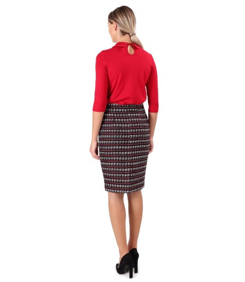 Tinuta office cu fusta din bucle si bluza din jerse elastic cu guler