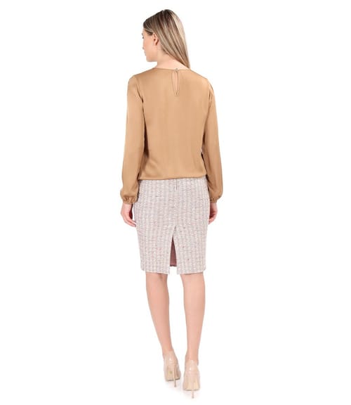 Fusta office din bucle de bumbac cu bluza din saten de viscoza