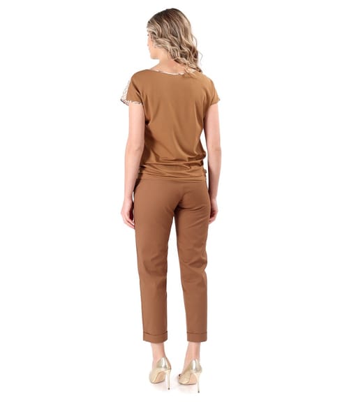 Bluza lejera cu fata din voal imprimat si pantaloni din bumbac