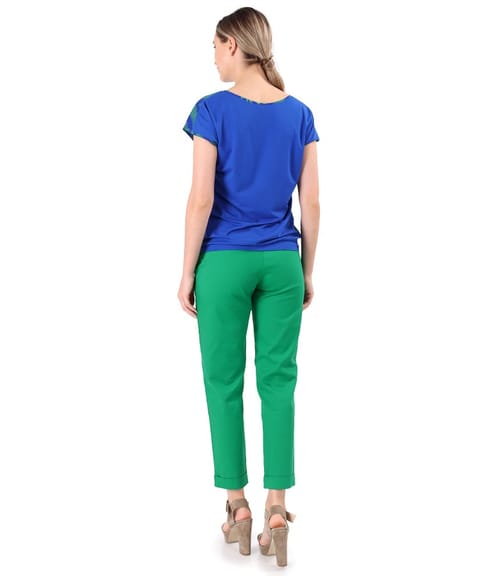 Tinuta smart/casual cu pantaloni din bumbac elastic si bluza cu fata din voal