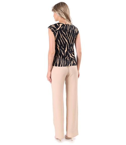 Tinuta eleganta cu pantaloni lejeri din tencel si bluza cu animal print