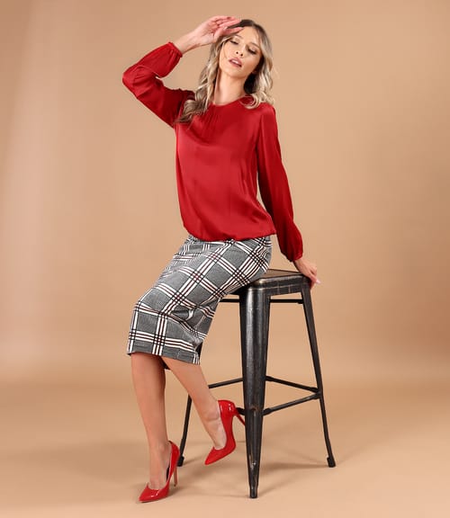 Bluza din satin de viscoza cu fusta midi din catifea in carouri