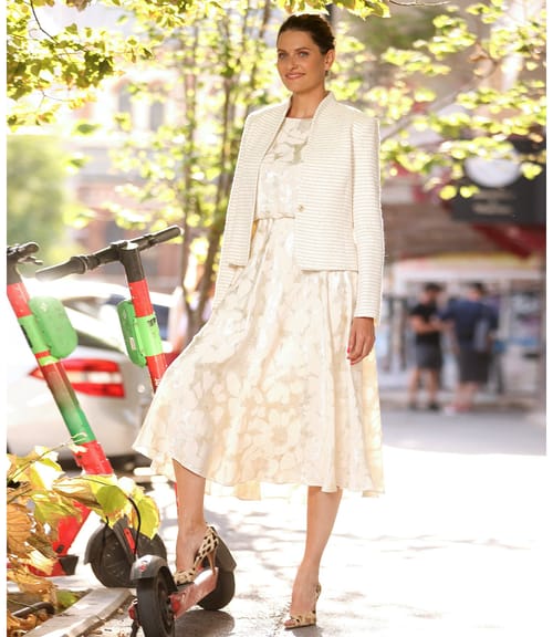 Sacou din bucle cu fir metalic auriu cu rochie midi din viscoza cu fir metalic