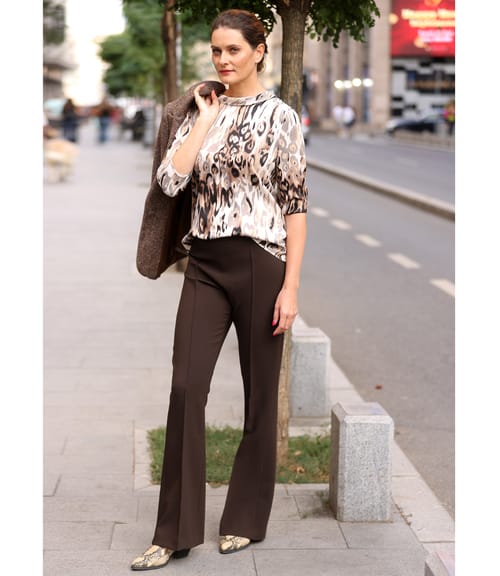 Tinuta eleganta cu pantaloni evazati si bluza din satin de viscoza