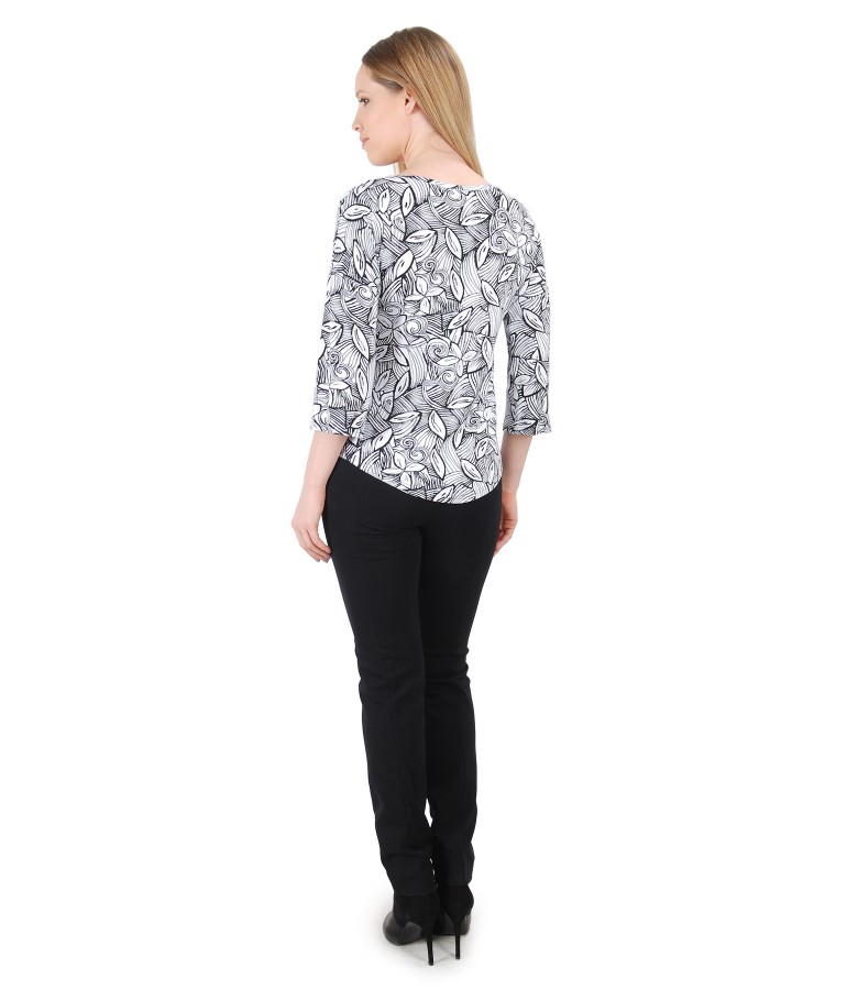 Tinuta casual cu bluza din jerse cu imprimeu floral si pantaloni pana