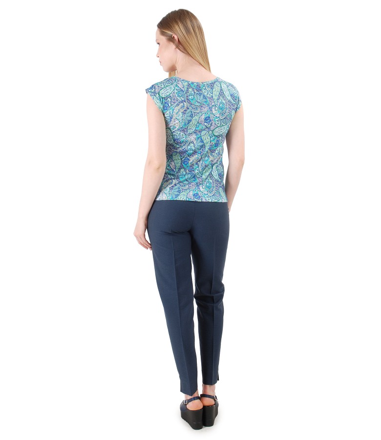 Tinuta eleganta cu pantaloni din viscoza si bluza din jerse imprimat