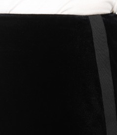 Fusta evazata din catifea elastica