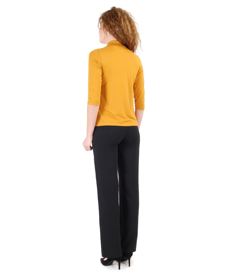 Pantaloni din stofa elastica si bluza din jerse elastic uni