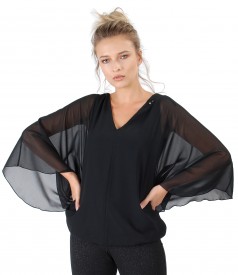 Bluza tip fluture cu aplicatie de cristale la decolteu