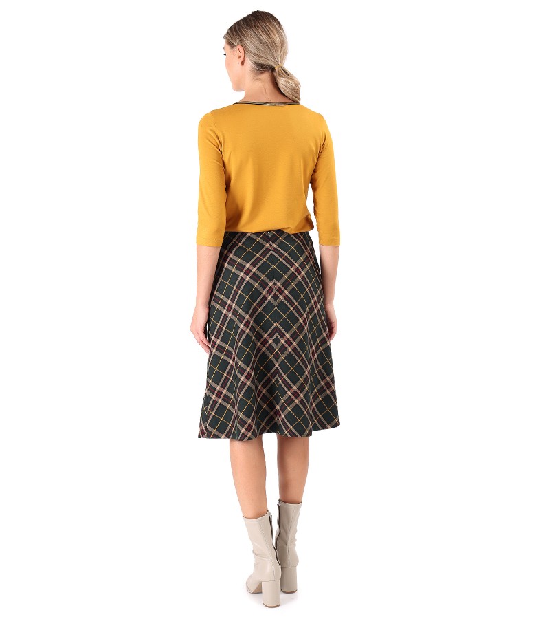 Fusta evazata in carouri cu bluza din jerse elastic