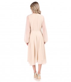 Rochie eleganta din voal cu brosa aurie in talie