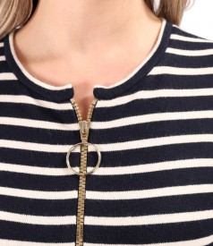 Bluza din jerse elastic gros cu lana si fermoar pe fata