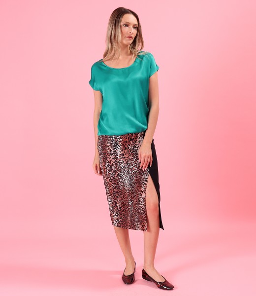Bluza lejera din viscoza satinata si fusta cu animal print