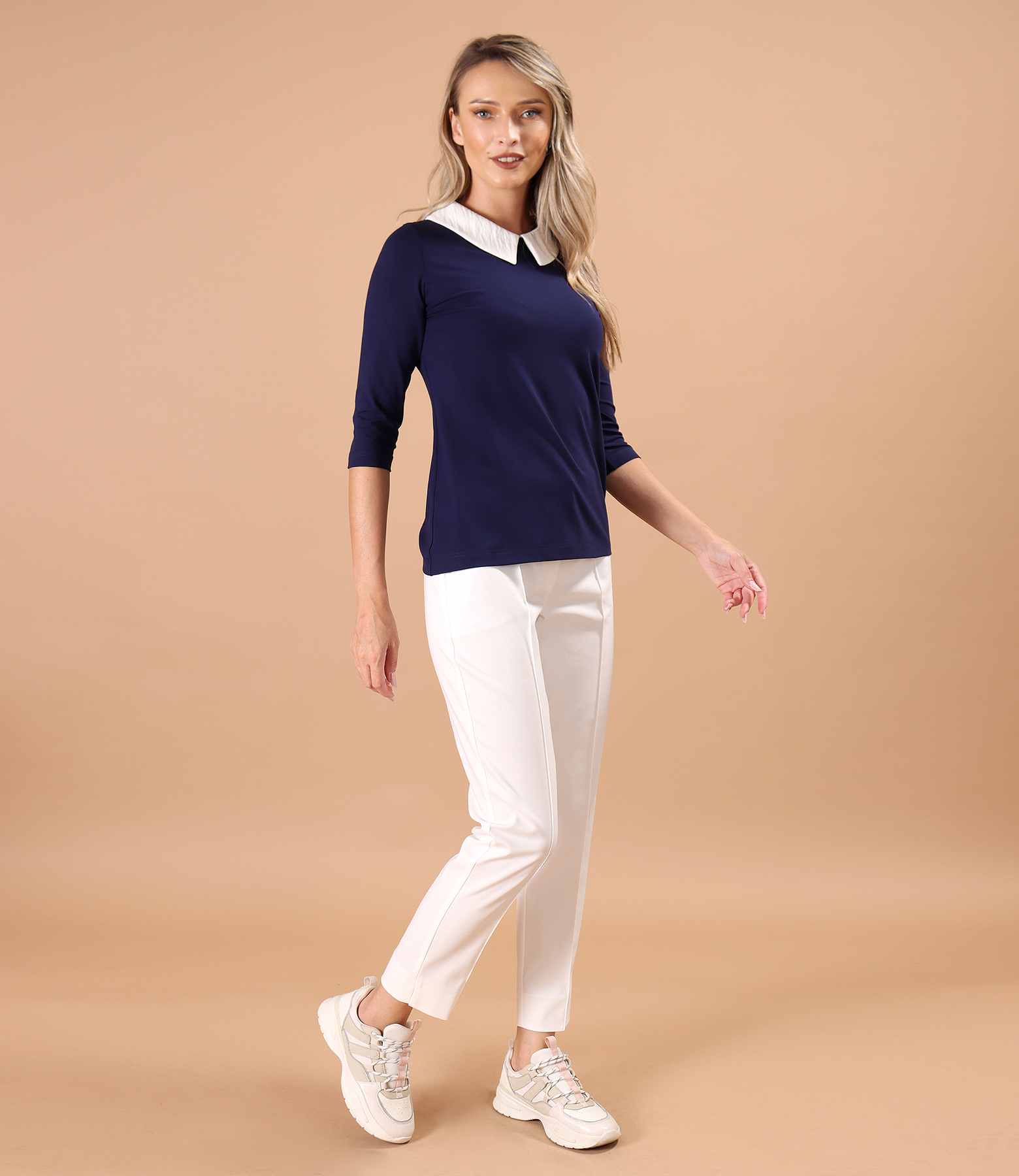 Bluza din jerse elastic fin cu guler ascutit
