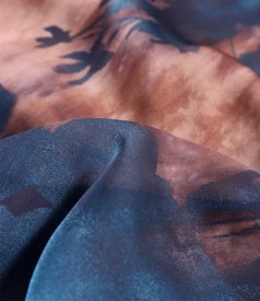 Bluza cu falduri la decolteu din voal imprimat