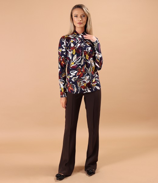 Bluza din jerse elastic cu falduri la decolteu si pantaloni evazati